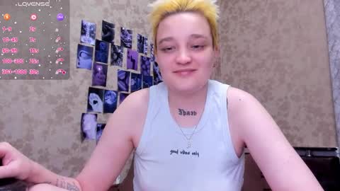 Snapshot of hotty_linn chatting on October 5, 8:51 pm Linn online show from October 5, 8:51 pm
