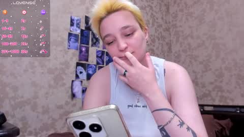 Snapshot of hotty_linn chatting on October 6, 6:16 pm Linn online show from October 6, 6:16 pm
