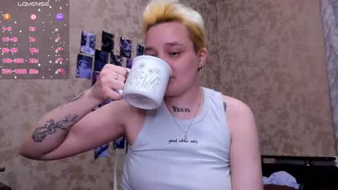 Snapshot of hotty_linn chatting on October 7, 8:06 pm Linn online show from October 7, 8:06 pm