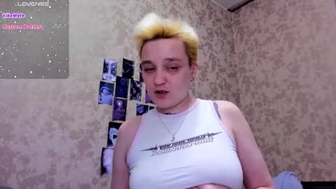 Snapshot of hotty_linn chatting on October 10, 5:34 pm Linn online show from October 10, 5:34 pm