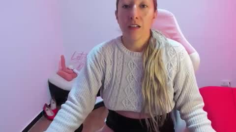 Snapshot of hottychrystal chatting on November 28, 3:36 pm hottychrystal online show from November 28, 3:36 pm