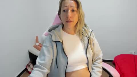 Snapshot of hottychrystal chatting on November 29, 9:45 am hottychrystal online show from November 29, 9:45 am