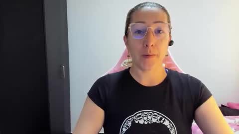 Snapshot of hottychrystal chatting on February 17, 12:34 pm hottychrystal online show from February 17, 12:34 pm