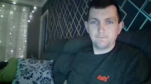 hotuk86 online show from February 18, 9:20 pm