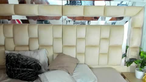   online show from November 18, 12:31 pm