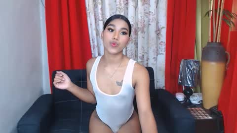 Snapshot of hotwildladyboy_maxine4uxxx chatting on September 22, 4:42 pm Pretty Maxine online show from September 22, 4:42 pm