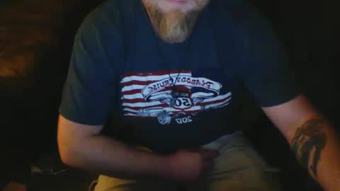 Snapshot of houstonj18853 chatting on November 17, 1:11 am Captainbow online show from November 17, 1:11 am