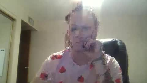 Snapshot of howdoyoulikeit87 chatting on May 27, 7:27 am howdoyoulikeit87 online show from May 27, 7:27 am