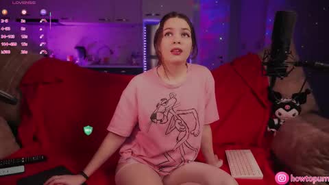 Mia online show from December 4, 4:59 pm