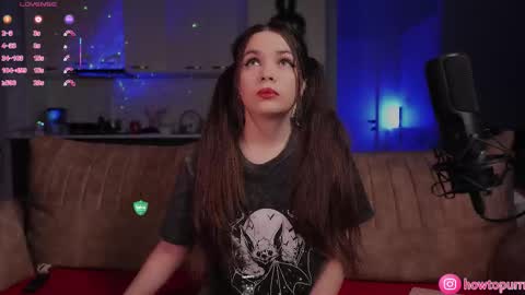 Mia online show from January 9, 5:26 pm