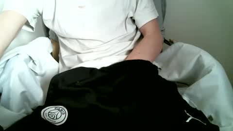 Snapshot of hug_me chatting on October 27, 10:41 am Keanu online show from October 27, 10:41 am