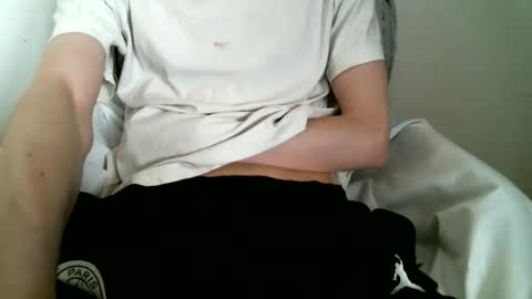 Snapshot of hug_me chatting on October 31, 11:55 am Keanu online show from October 31, 11:55 am