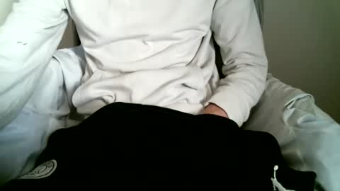 Snapshot of hug_me chatting on November 5, 11:21 am Keanu online show from November 5, 11:21 am