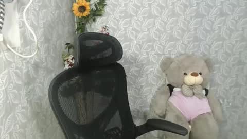 Snapshot of huge_cock2handle_intown chatting on January 29, 2:40 am huge_cock2handle_intown online show from January 29, 2:40 am