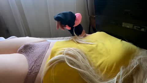 HugeCumshots online show from October 27, 10:47 pm