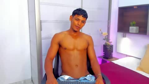 Snapshot of hugo_cano chatting on October 5, 8:40 pm Hugo Cano online show from October 5, 8:40 pm