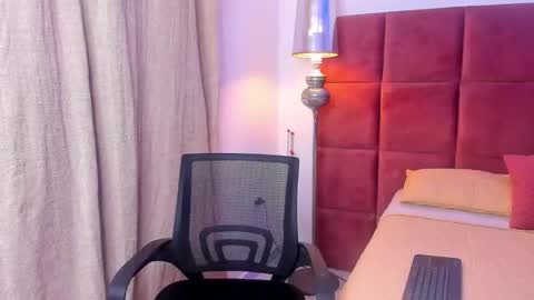 Snapshot of hugo_cano chatting on October 19, 2:34 am Hugo Cano online show from October 19, 2:34 am
