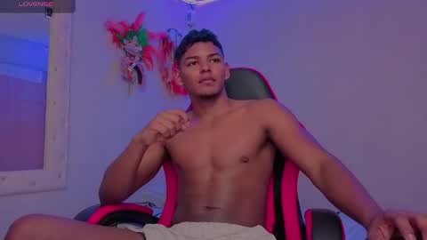 Snapshot of hugo_cano chatting on May 7, 4:12 pm Hugo Cano online show from May 7, 4:12 pm