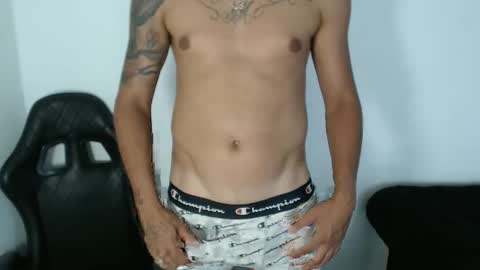 Snapshot of hugopino chatting on February 10, 2:43 pm Richard14 online show from February 10, 2:43 pm