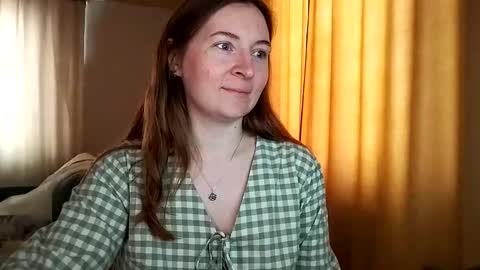 Snapshot of humpygrey chatting on February 9, 6:28 am HumpyGrey online show from February 9, 6:28 am