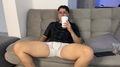 Snapshot of hun_damer chatting on September 11, 2:33 am hun_damer online show from September 11, 2:33 am