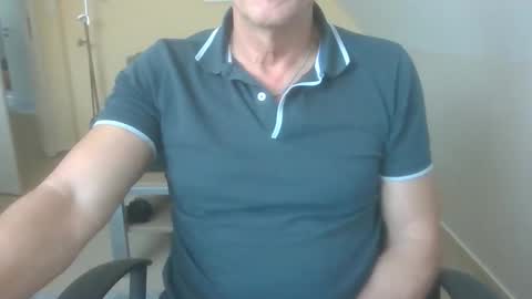 Snapshot of hundeleine chatting on November 4, 10:03 am hundeleine online show from November 4, 10:03 am