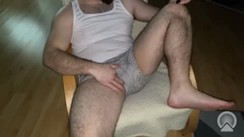 Snapshot of hundick696 chatting on December 20, 1:29 pm hundick696 online show from December 20, 1:29 pm