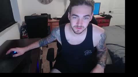 hungmtnman2256 online show from March 22, 7:34 am