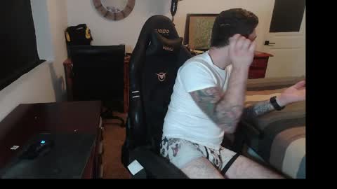 hungmtnman2256 online show from April 1, 5:08 am