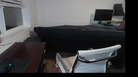 hungmtnman2256 online show from April 8, 4:12 am