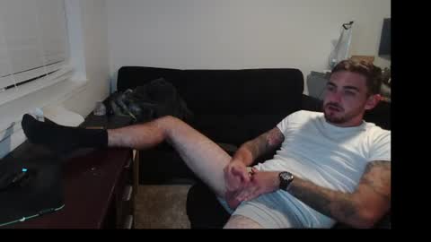 hungmtnman2256 online show from July 12, 4:47 am