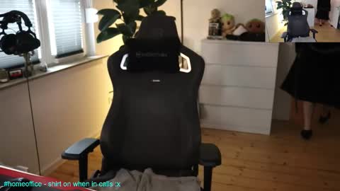 hungry_26 online show from December 17, 9:37 am