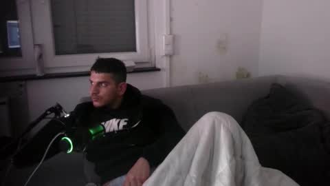 Snapshot of hungryboyyb chatting on December 13, 11:32 pm LittleDevilXo1999 online show from December 13, 11:32 pm