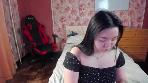 Snapshot of hungrybunny999 chatting on December 17, 9:59 am Nancy and Robert online show from December 17, 9:59 am