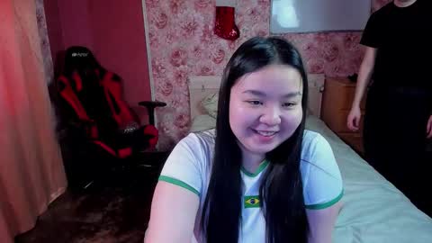 Snapshot of hungrybunny999 chatting on December 20, 5:36 am Nancy and Robert online show from December 20, 5:36 am