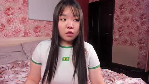 Snapshot of hungrybunny999 chatting on January 13, 5:35 am Nancy and Robert online show from January 13, 5:35 am