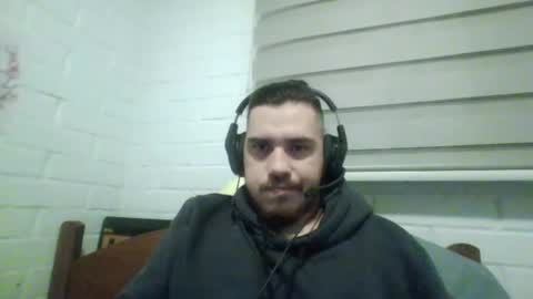 Snapshot of hungweeb chatting on October 25, 1:02 am Rod online show from October 25, 1:02 am