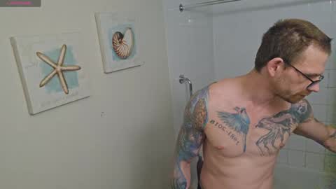 Snapshot of hunkwithglasses chatting on March 2, 2:03 am Wh8teboi online show from March 2, 2:03 am