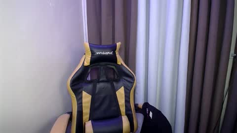 hunkyzeus online show from June 5, 2:23 pm