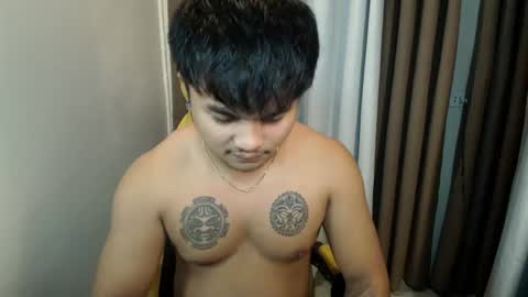 hunkyzeus online show from June 11, 7:01 pm