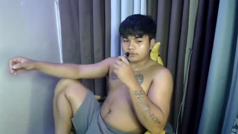 hunkyzeus online show from June 19, 5:45 am