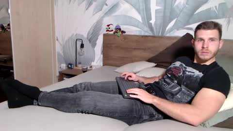 Hunter Bridges online show from January 1, 2:42 pm