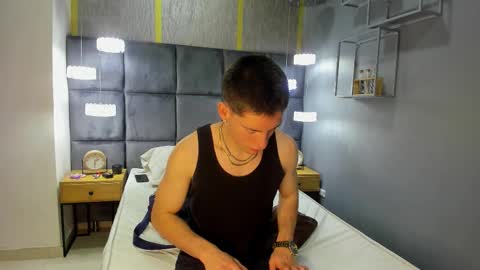 Snapshot of hunterheat_ chatting on September 17, 12:40 pm hunterheat_ online show from September 17, 12:40 pm
