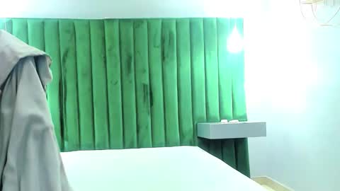 Snapshot of hunterheat_ chatting on October 9, 11:52 am hunterheat_ online show from October 9, 11:52 am