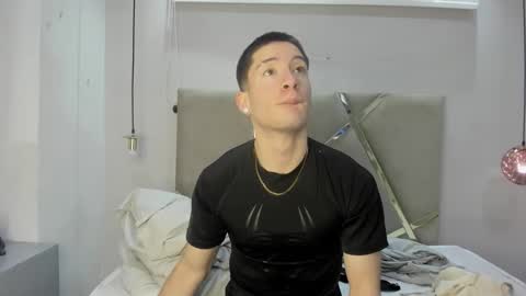 Snapshot of hunterheat_ chatting on October 15, 12:05 pm hunterheat_ online show from October 15, 12:05 pm