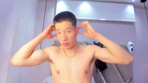 Snapshot of hunterheat_ chatting on October 20, 9:32 am hunterheat_ online show from October 20, 9:32 am