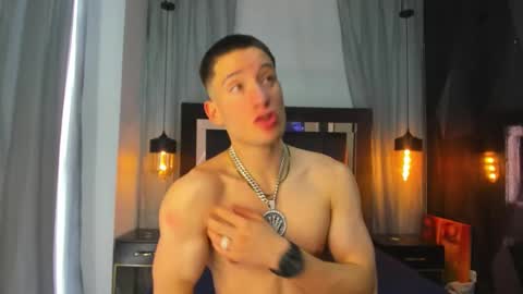 hunterheat_ online show from December 19, 6:15 pm