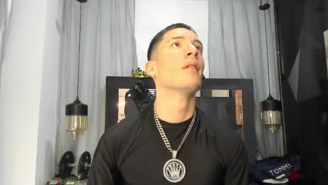 hunterheat_ online show from April 15, 1:51 pm