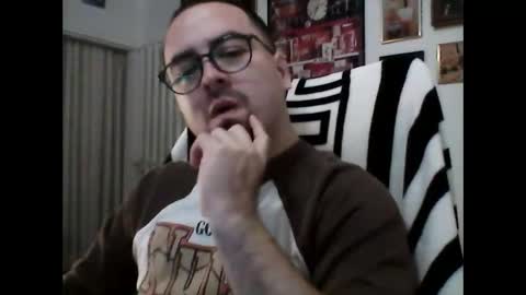 Snapshot of hurtadodirector chatting on February 24, 6:44 am hurtadodirector online show from February 24, 6:44 am