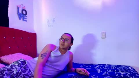 Snapshot of husbands_horny chatting on April 28, 1:05 pm husbands_horny online show from April 28, 1:05 pm